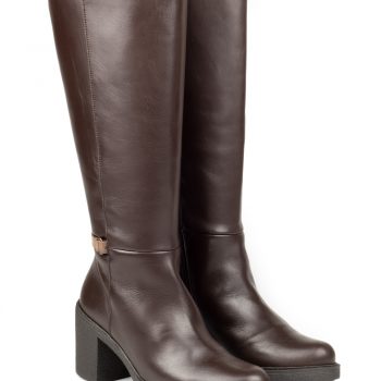 Botas con tacón altas de caña ancha oscuras