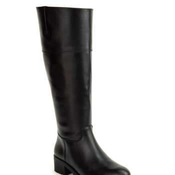 botas negras altas piel caña ancha piso de goma