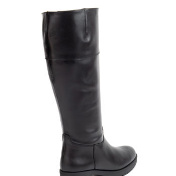 botas negras altas piel caña ancha piso de goma