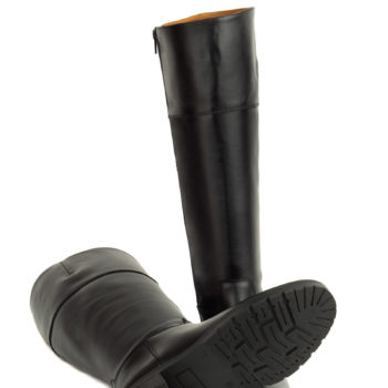 botas negras altas piel caña ancha piso de goma