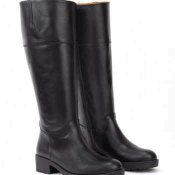 botas negras altas piel caña ancha piso de goma